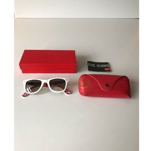 White Rayban signature wayfarer